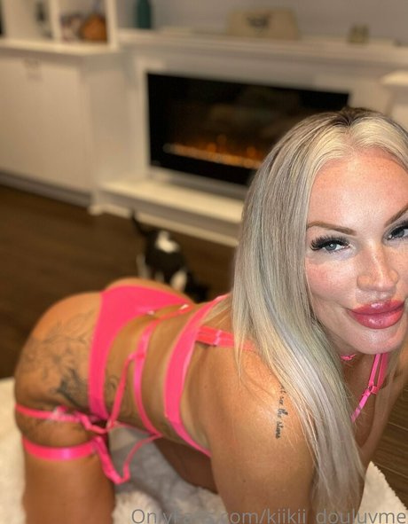 A_v_a_james88 photo 30