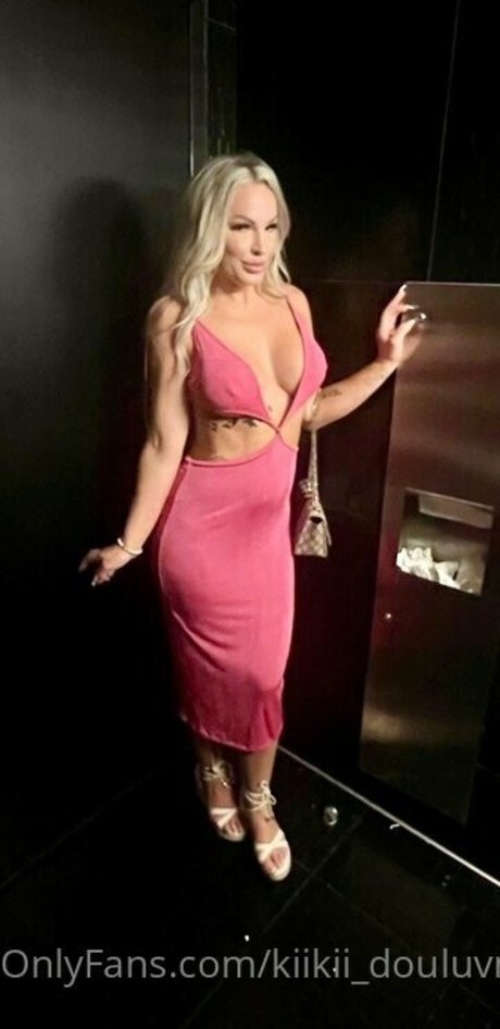 A_v_a_james88 photo 49