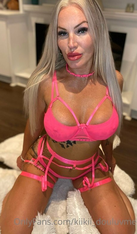 A_v_a_james88 photo 55