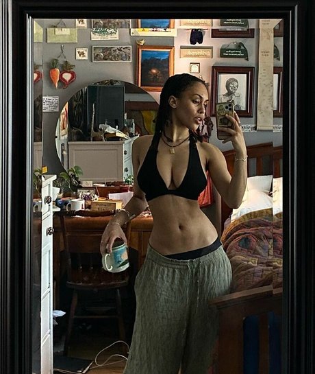 Aaliyeezy photo 32