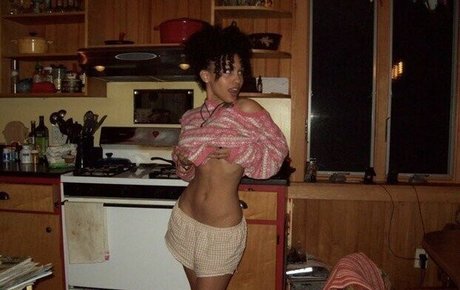 Aaliyeezy photo 62