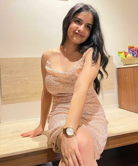 Aarushi Abrol photo 7