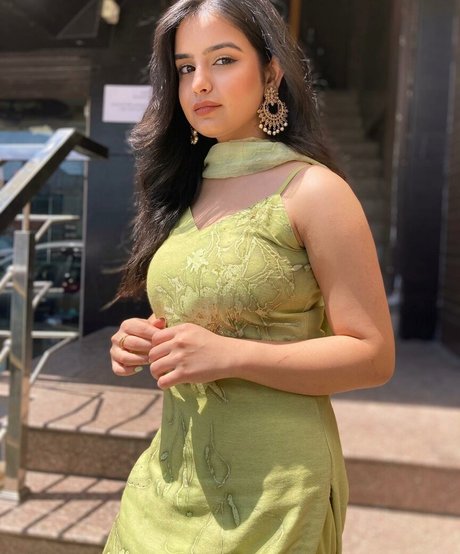 Aarushi Abrol photo 13