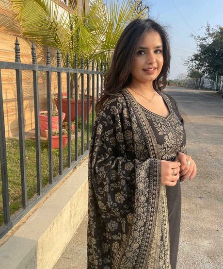 Aarushi Abrol photo 14