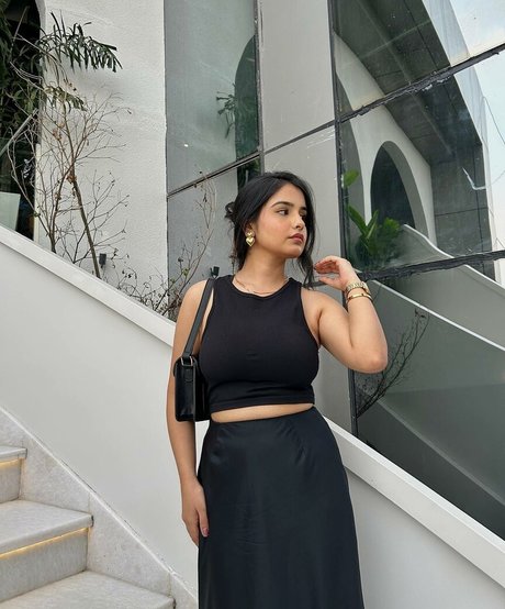 Aarushi Abrol photo 20