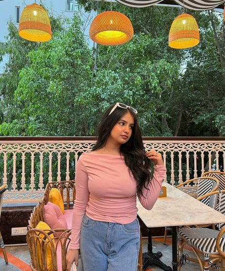 Aarushi Abrol photo 23