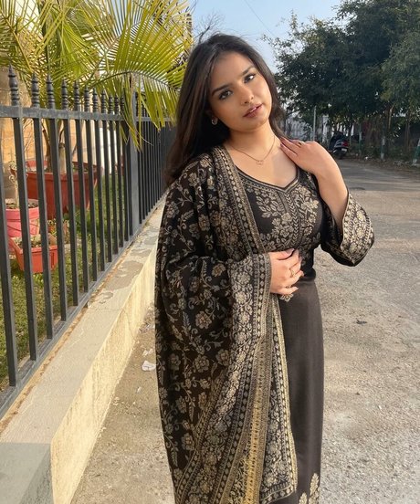 Aarushi Abrol photo 25