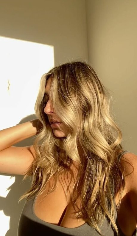 Abbey Wilson photo 33