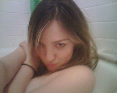 Abby Elliott photo 1