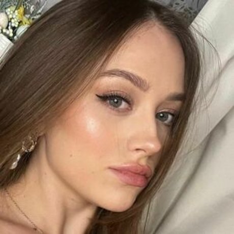 Abby Huxley photo 15