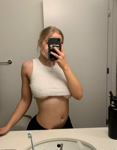 Abby Kruger photo 15
