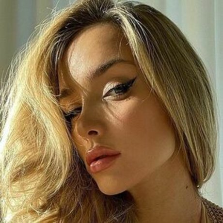 Abby Vouge photo 37
