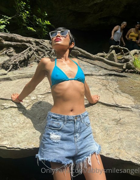 Abbysmilesangel photo 18