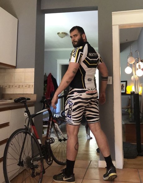 Abeardedboy photo 409