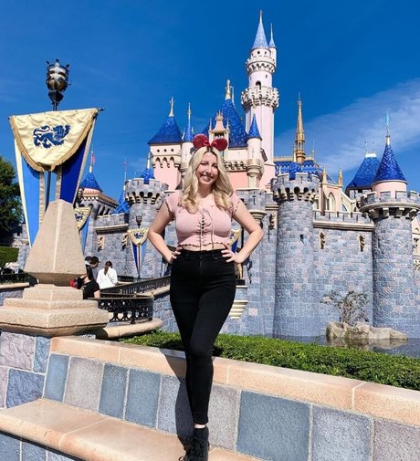 Abigail Cristea photo 1