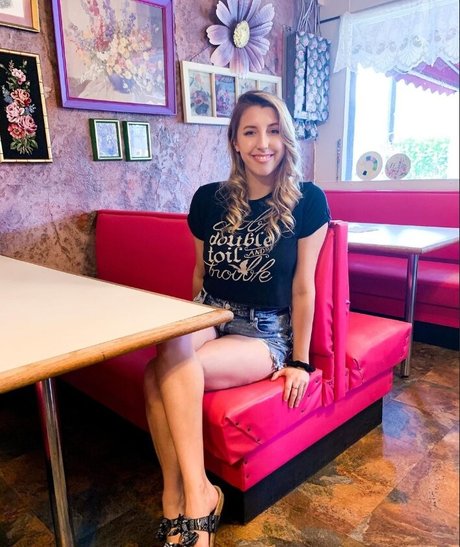 Abigail Cristea photo 3