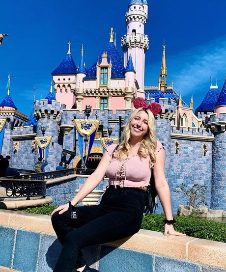 Abigail Cristea photo 7