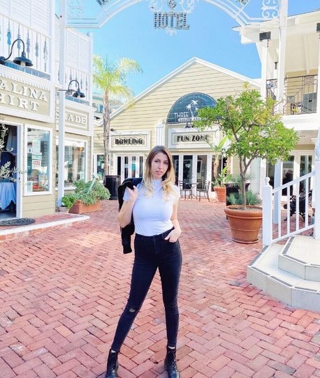 Abigail Cristea photo 29