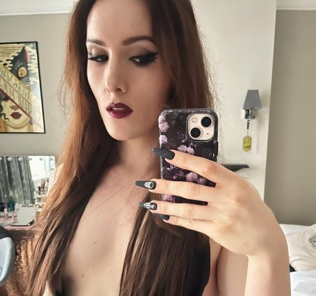 Abigail Thorn photo 1