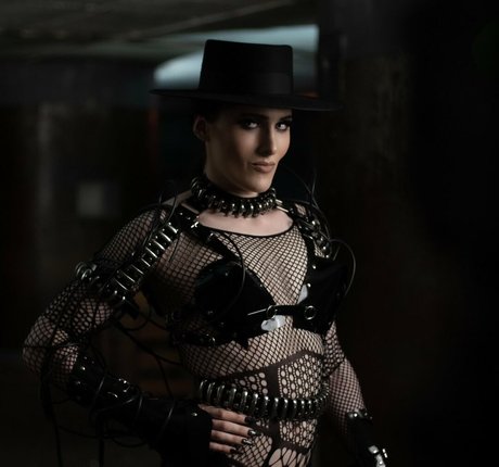 Abigail Thorn photo 3