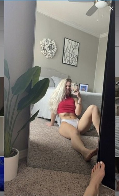 Abigail White photo 19