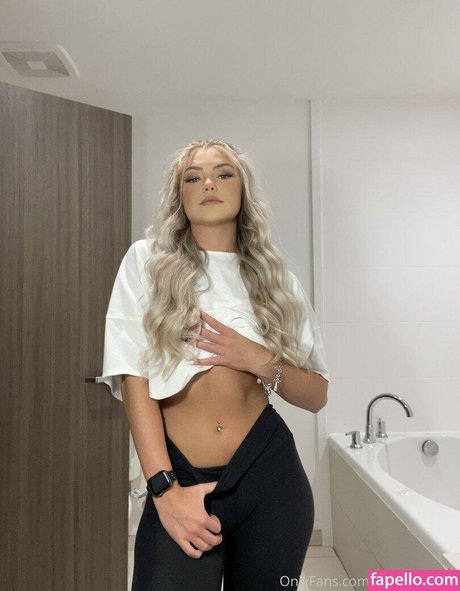Abigail White photo 38