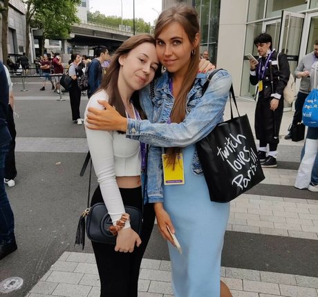 Actuallyalisa photo 3