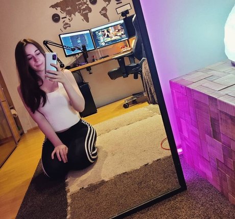 Actuallyalisa photo 31