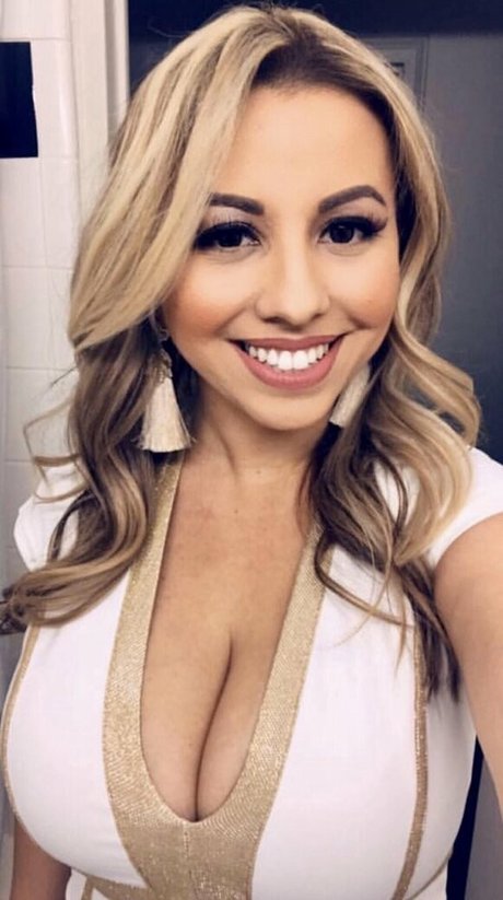 Adriana Noriega photo 14