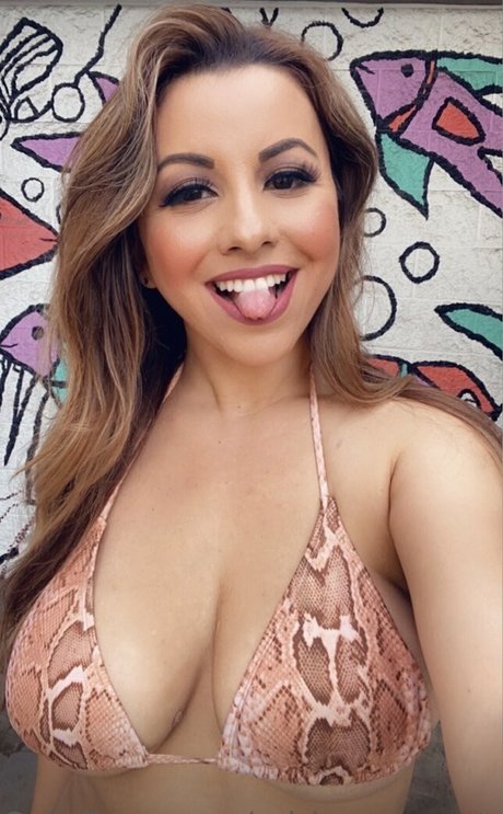 Adriana Noriega photo 28