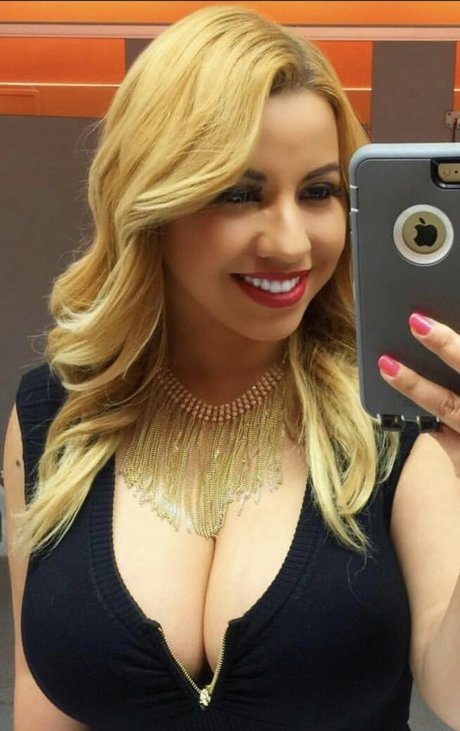 Adriana Noriega photo 38