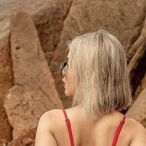Profile photo of Adrielle Costa