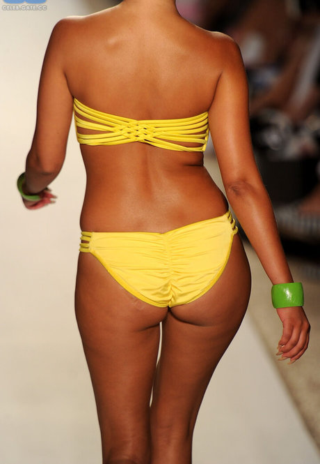 Adrienne Bailon photo 18