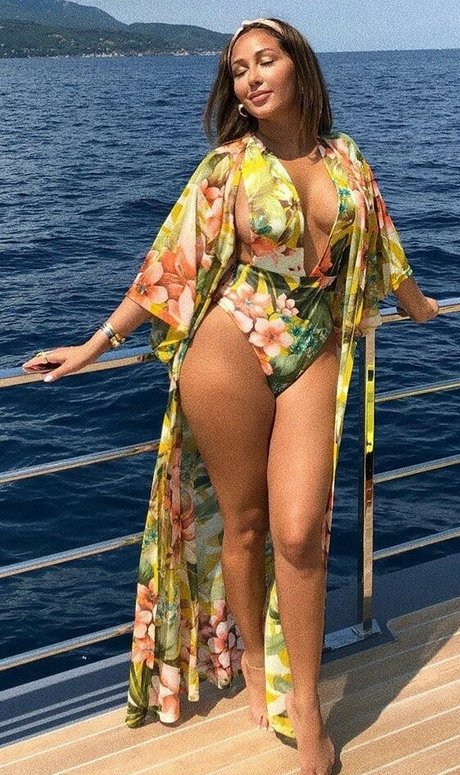 Adrienne Bailon photo 21