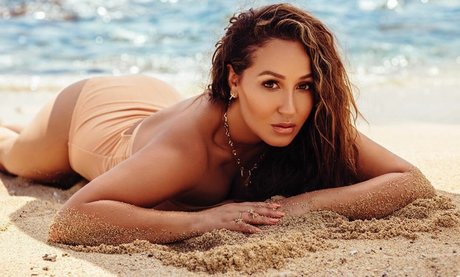 Adrienne Bailon photo 28