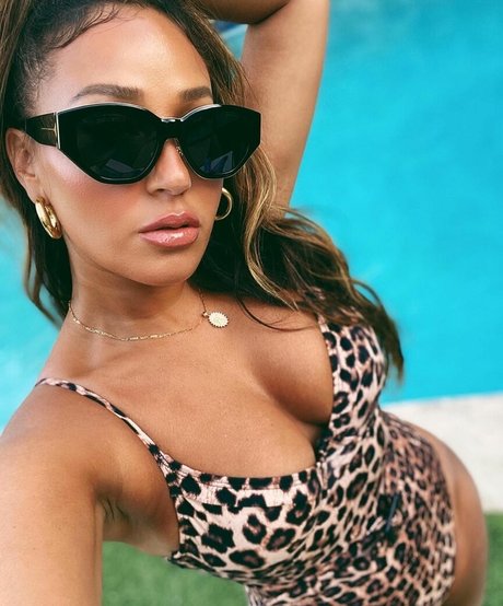 Adrienne Bailon photo 37