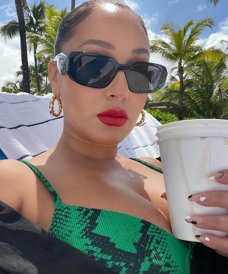 Adrienne Bailon photo 39