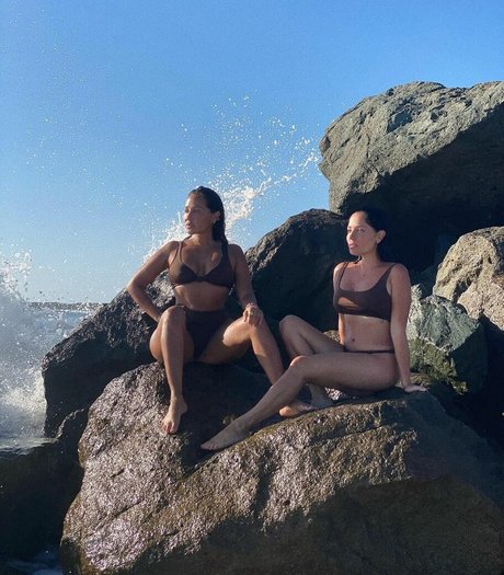 Adrienne Bailon photo 43