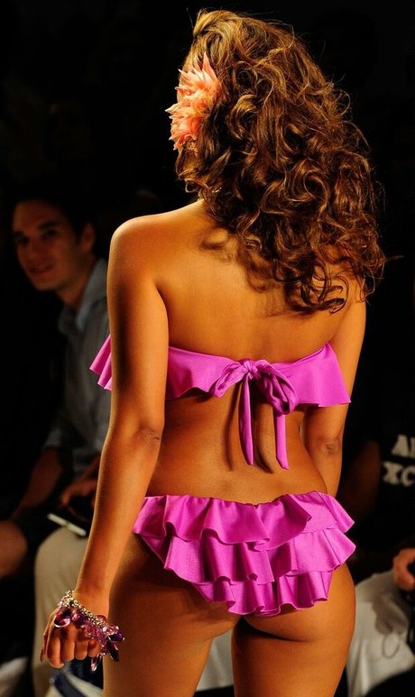 Adrienne Bailon photo 49