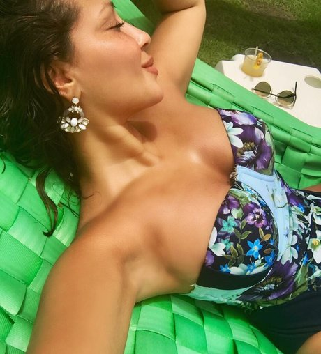Adrienne Bailon photo 58