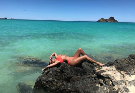 Adrienne Bailon photo 59