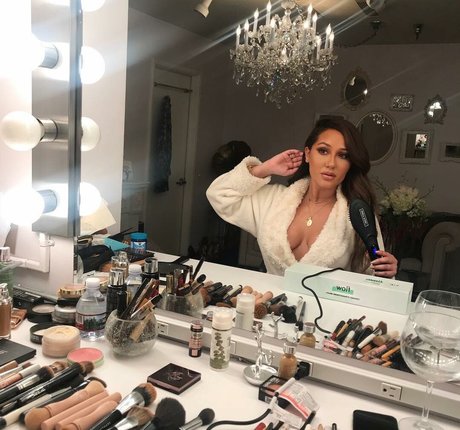 Adrienne Bailon photo 69
