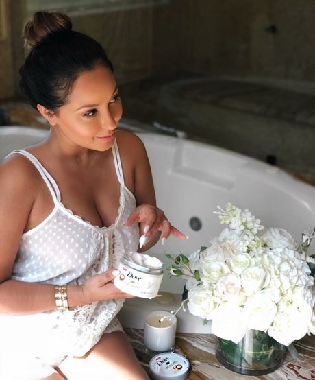 Adrienne Bailon photo 77