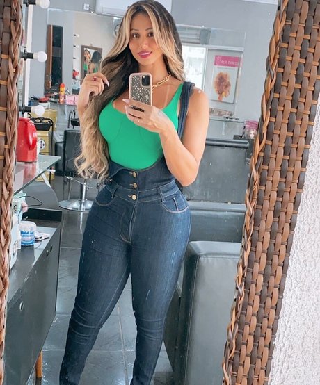 Agatha Ferraz photo 9