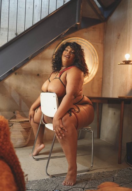 Aicha Black photo 13