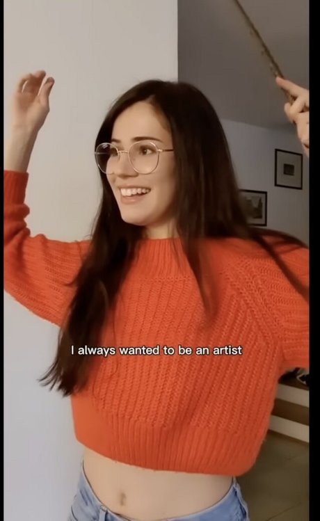 Ailaughatmyownjokes photo 6