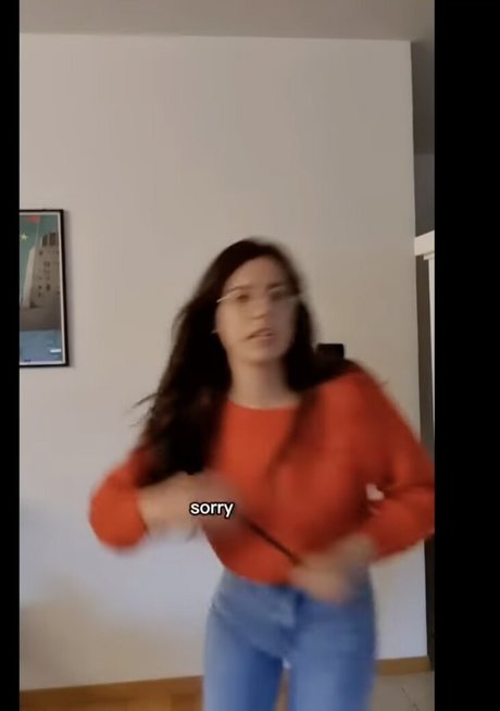 Ailaughatmyownjokes photo 8