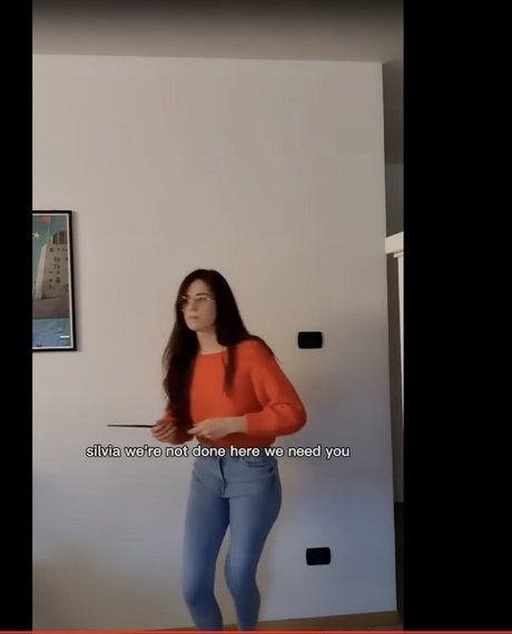 Ailaughatmyownjokes photo 10