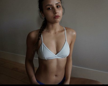 Aimee Carrero photo 1