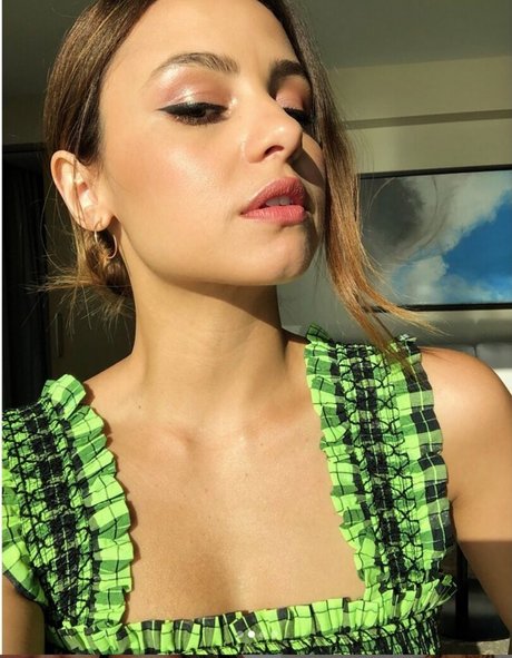 Aimee Carrero photo 34